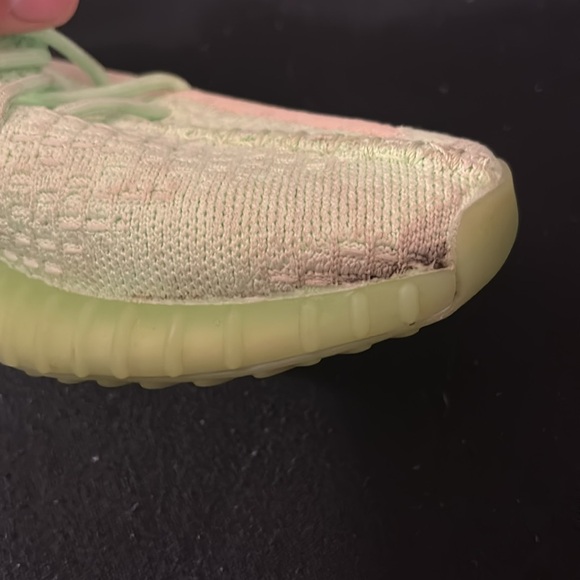 Yeezy 350 v2 “glow” size 7 1/2 - Picture 5 of 6